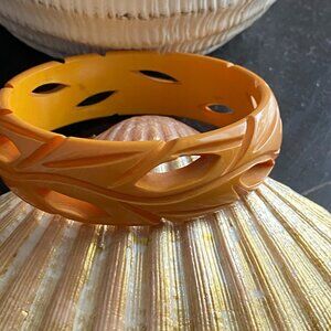 Art Deco Bakelite Deep Carved ButterScotch Color Bangle 1930's